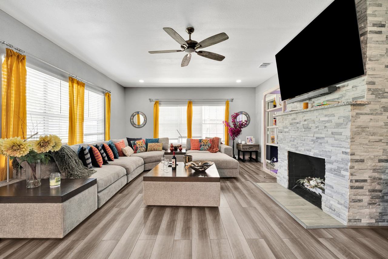 322 W Huisache Ave - Photo 6 of 11