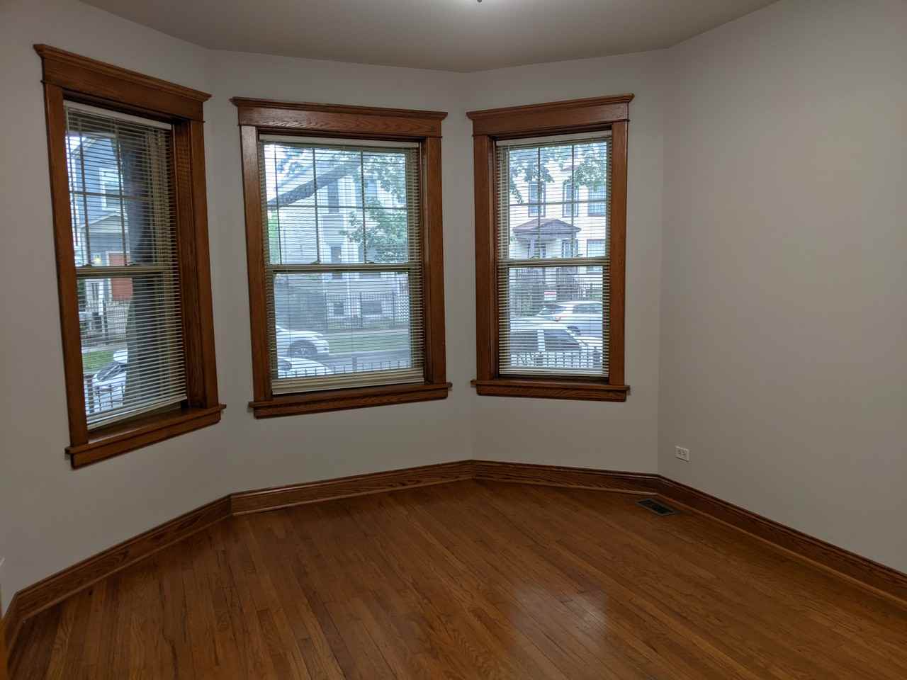 2528 N Hamlin Ave #1 - Photo 4 of 15