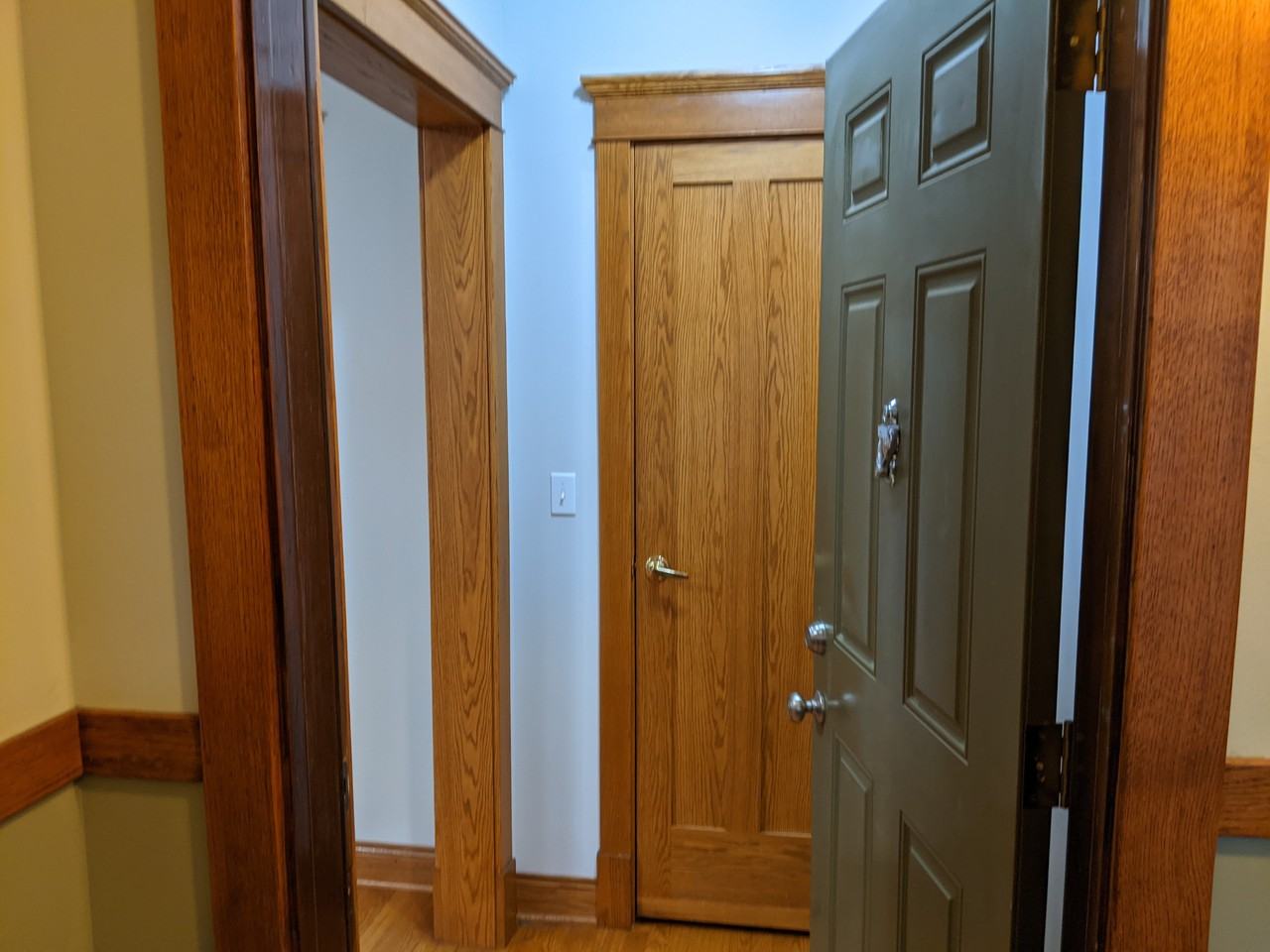 2528 N Hamlin Ave #1 - Photo 5 of 15