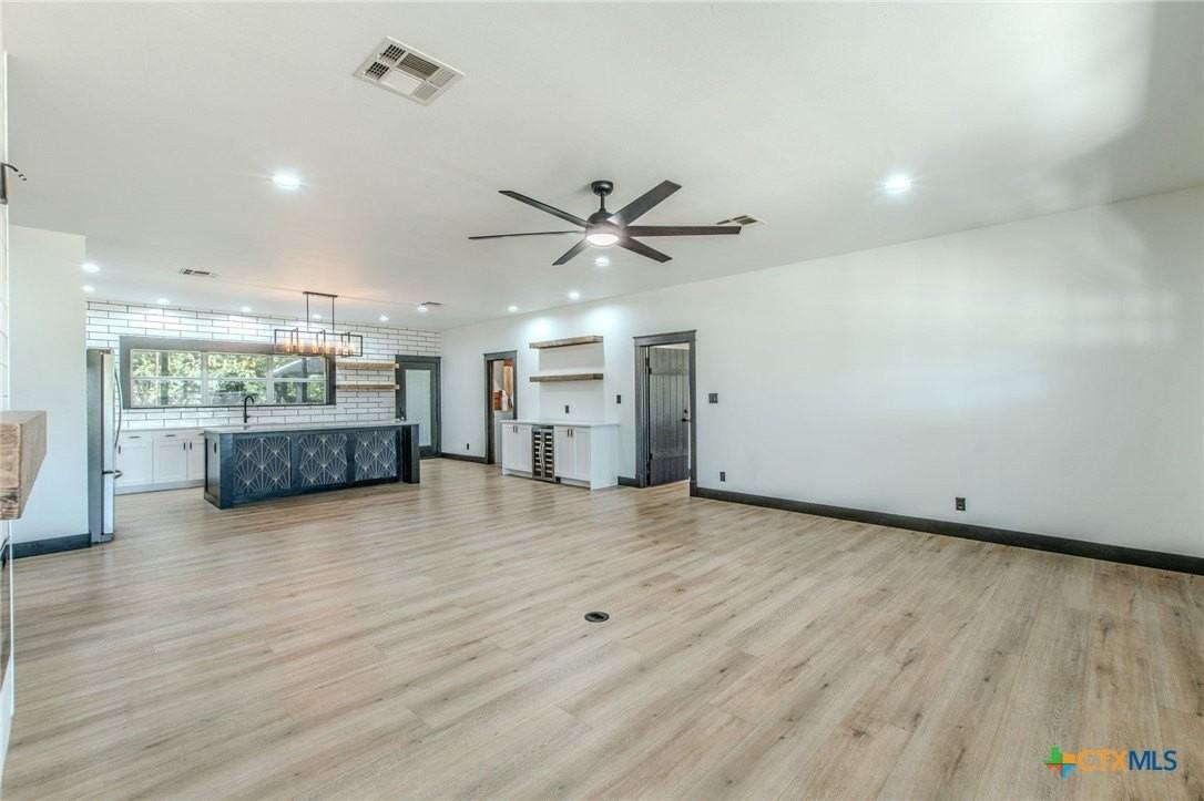466 Arrowhead Point Rd #A - Photo 4 of 33