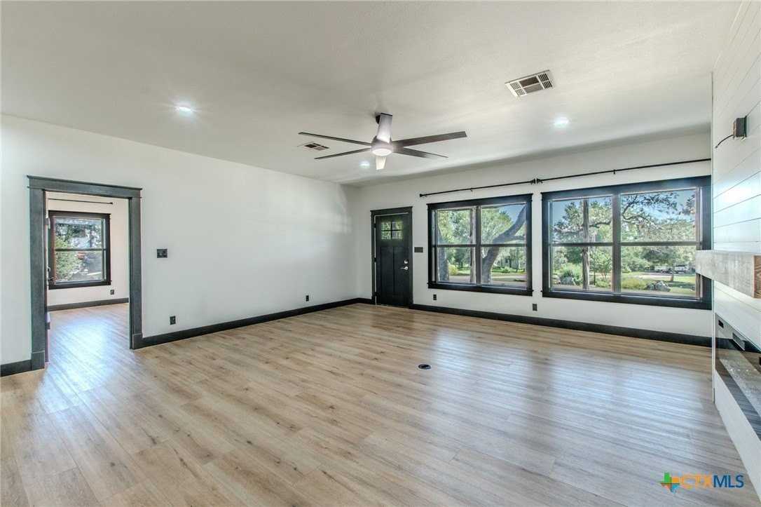 466 Arrowhead Point Rd #A - Photo 5 of 33