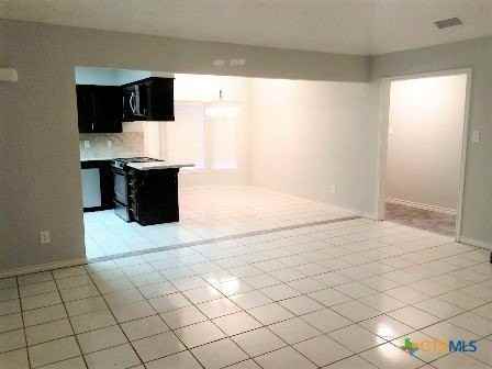113 E Blancas Dr - Photo 3 of 10
