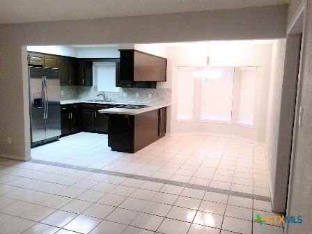 113 E Blancas Dr - Photo 4 of 10