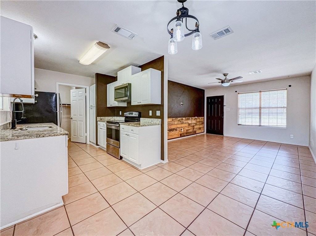 512 N Main St - Photo 3 of 16