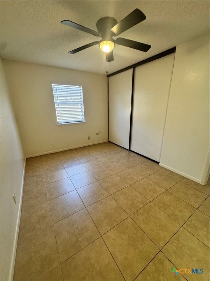 201 Versailles St - Photo 7 of 14