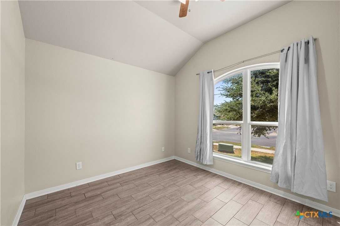 410 Pointer St - Photo 3 of 28