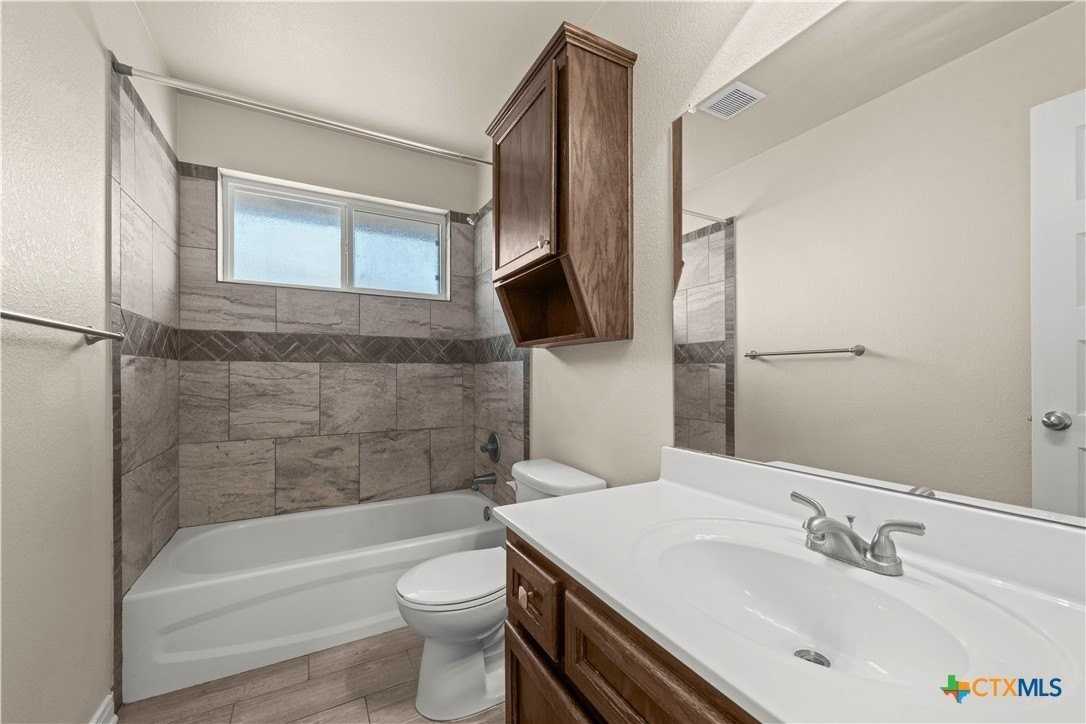 410 Pointer St - Photo 5 of 28