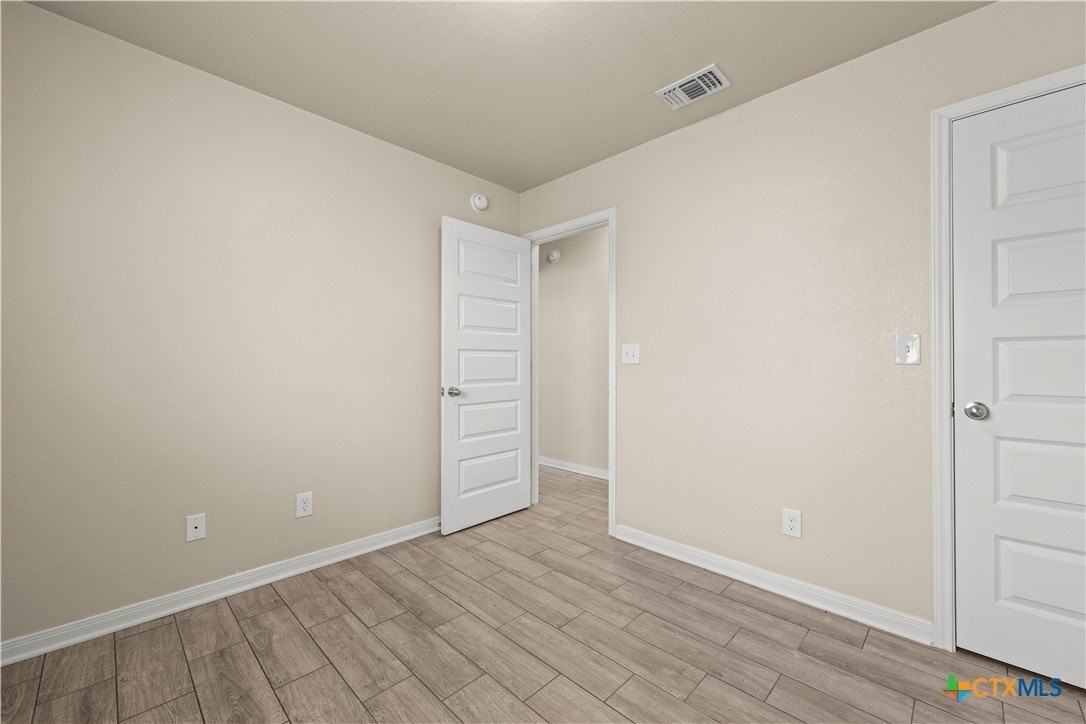 410 Pointer St - Photo 6 of 28