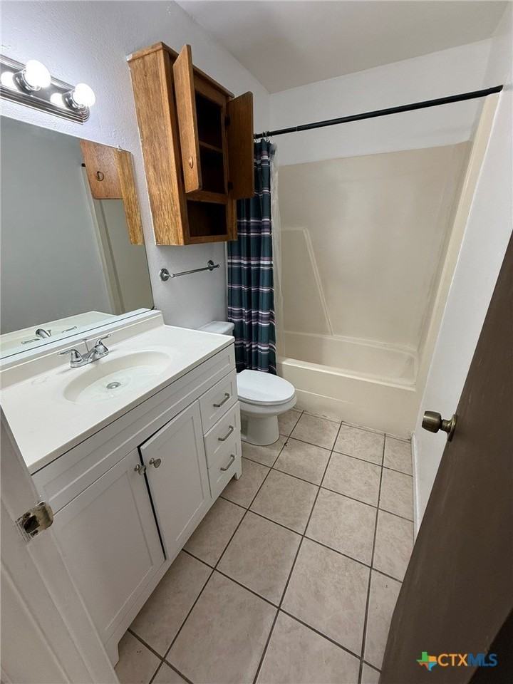 309 E Walnut St #2 - Photo 7 of 9