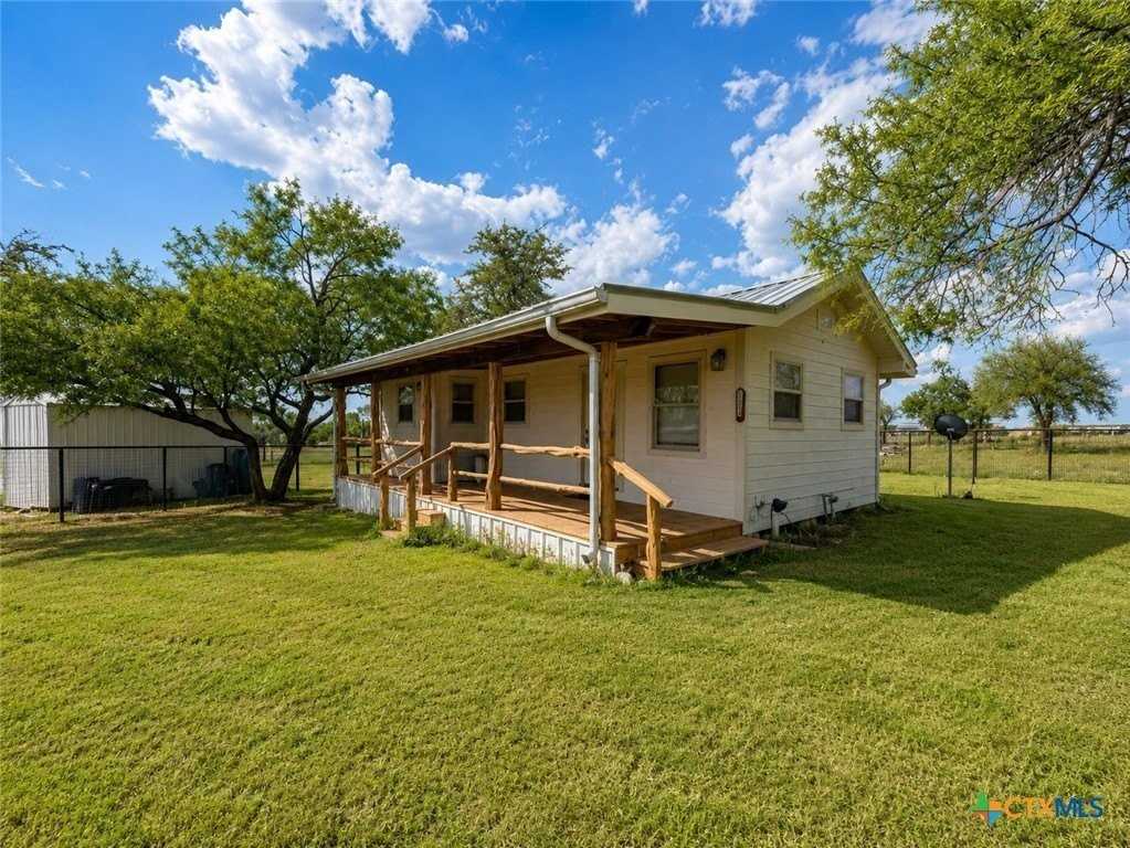 2050 Tenney Creek Rd - Photo 2 of 13
