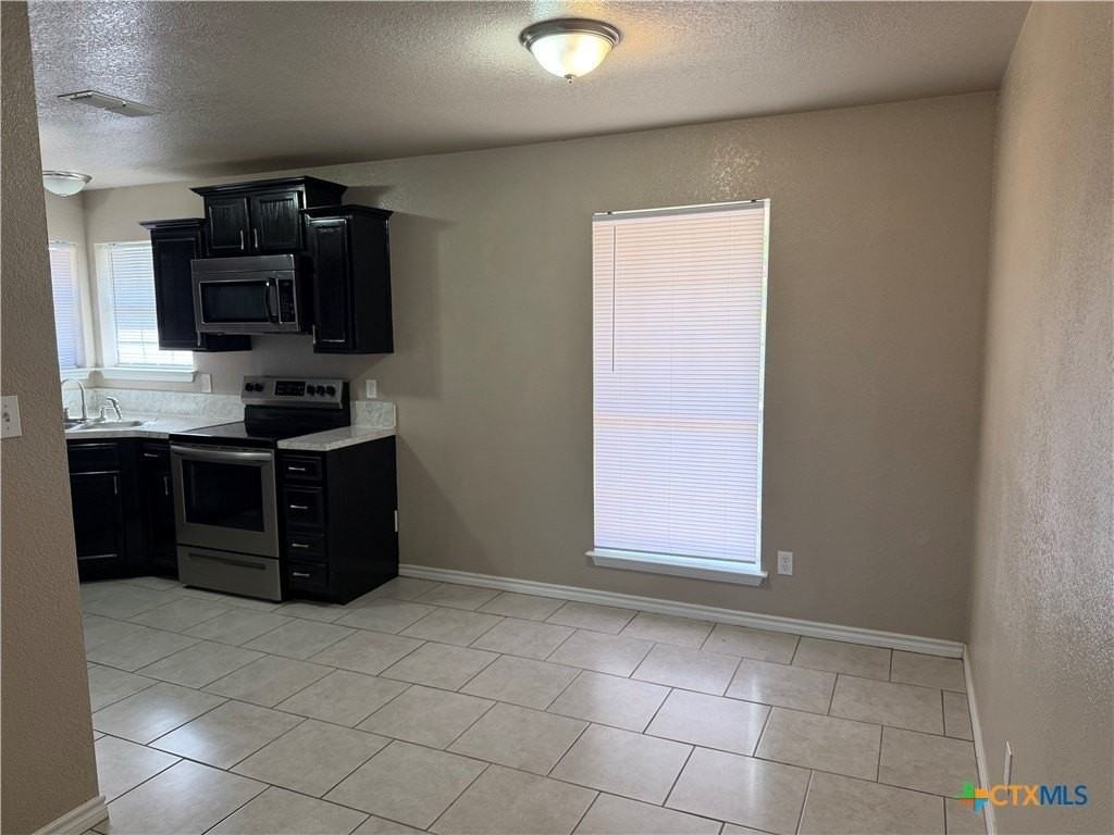 1103 Concho St - Photo 3 of 13