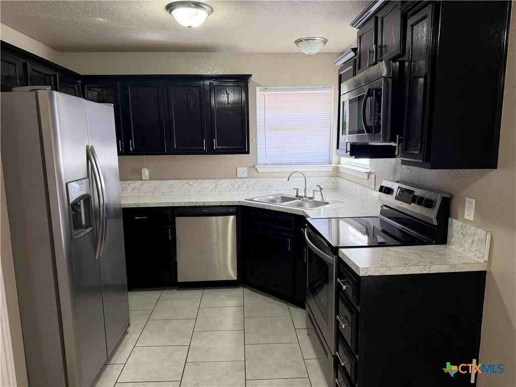 1103 Concho St - Photo 4 of 13