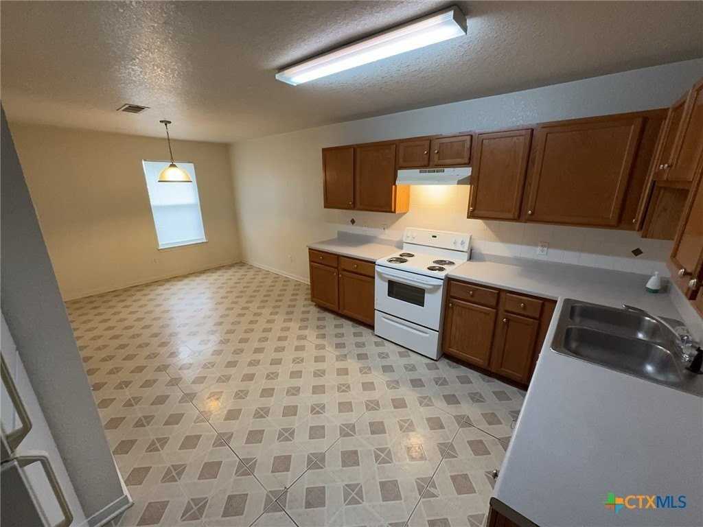 1407 Dugger Cir #C - Photo 4 of 19