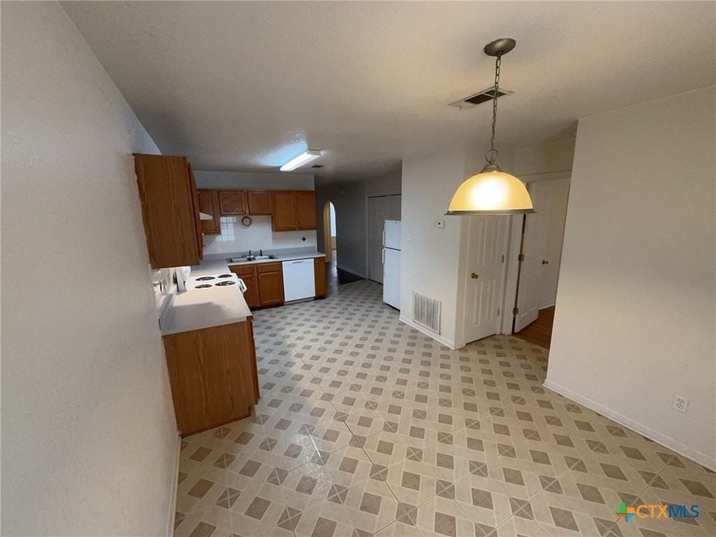 1407 Dugger Cir #C - Photo 5 of 19