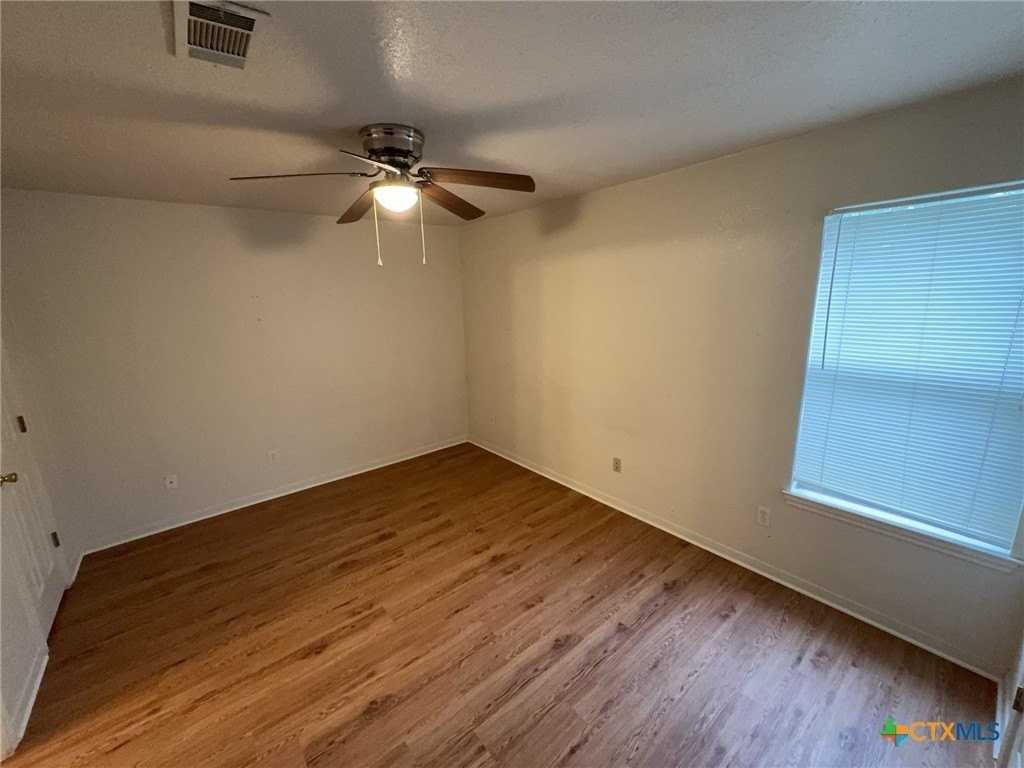 1407 Dugger Cir #C - Photo 6 of 19