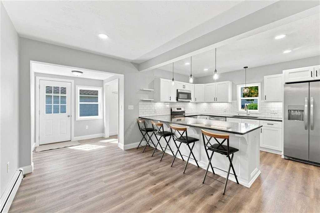20 Grace Ave - Photo 2 of 17