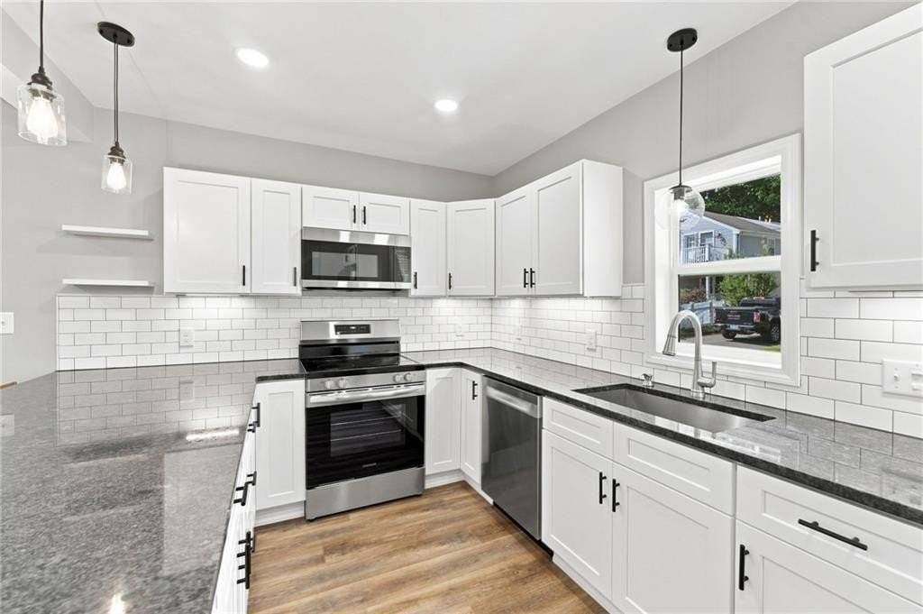20 Grace Ave - Photo 3 of 17