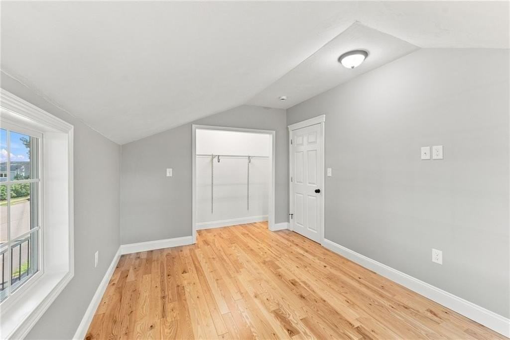 20 Grace Ave - Photo 7 of 17