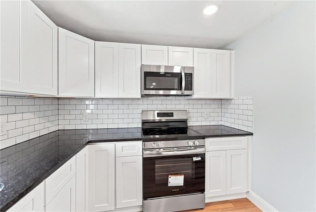 16 Grace Ave - Photo 7 of 22