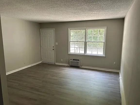 815 Warren St #B1 - Photo 2 of 3