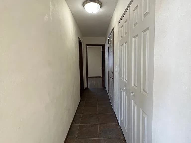1033 Valley Dr #W - Photo 5 of 9