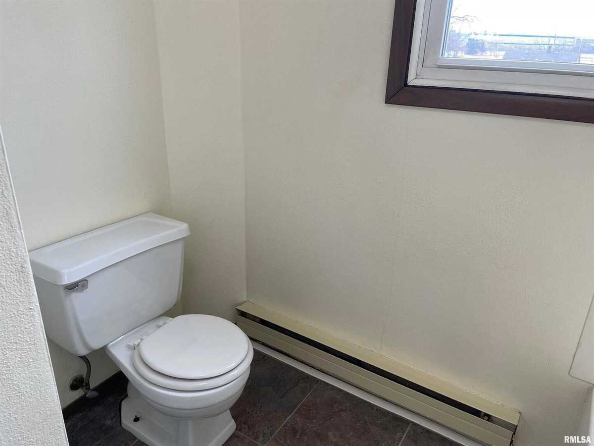 1033 Valley Dr #W - Photo 7 of 9