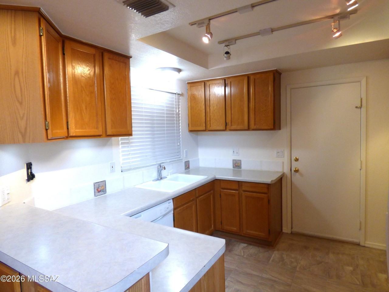 9500 E Stonehaven Way - Photo 7 of 23