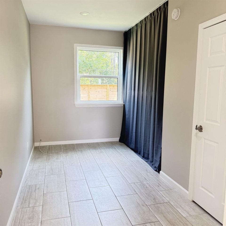 774 Parklawn Cir - Photo 3 of 10