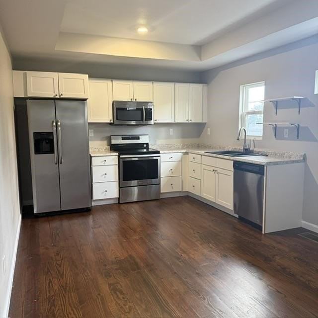 774 Parklawn Cir - Photo 4 of 10
