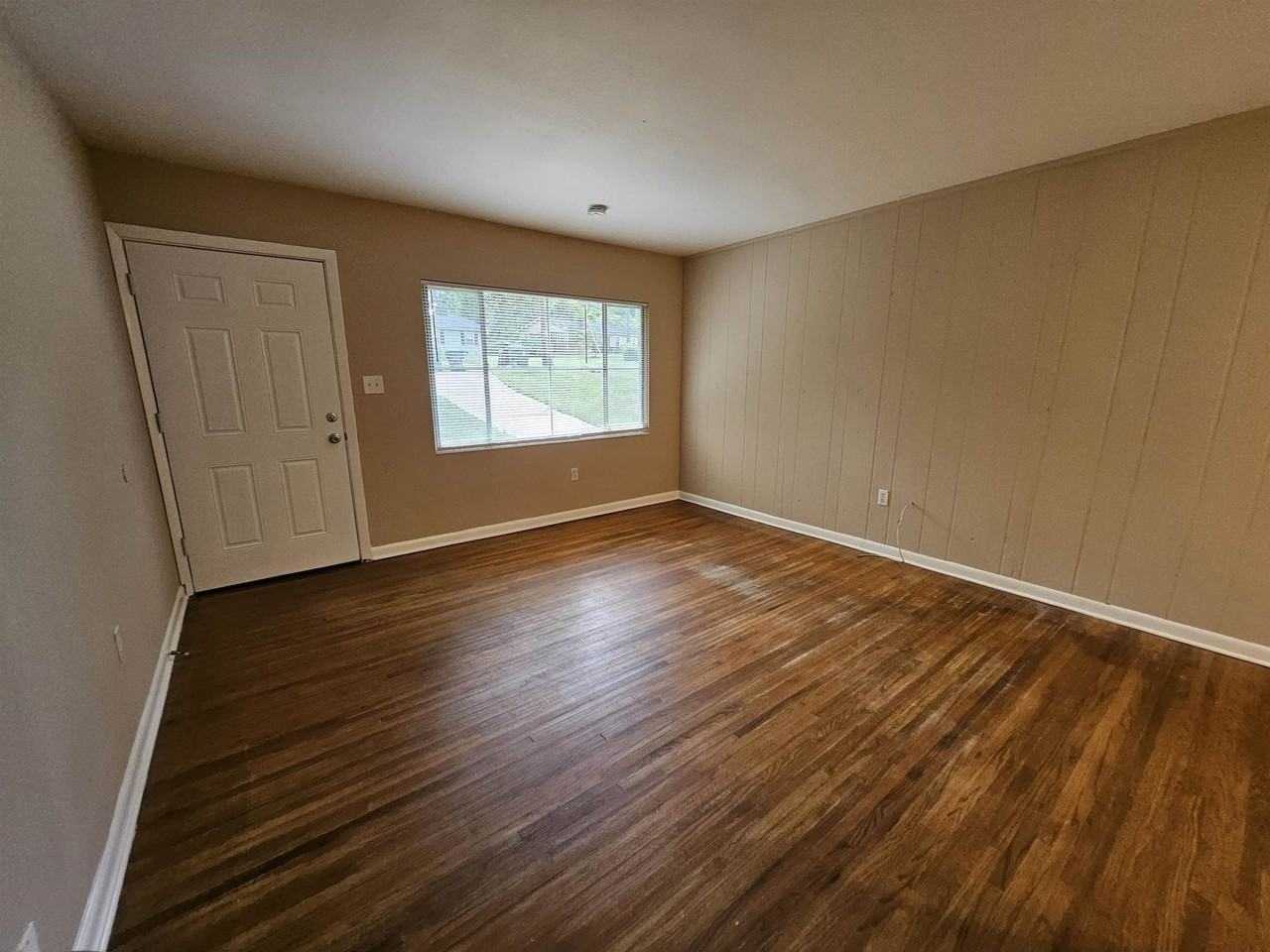 1613 Kelly St - Photo 2 of 19