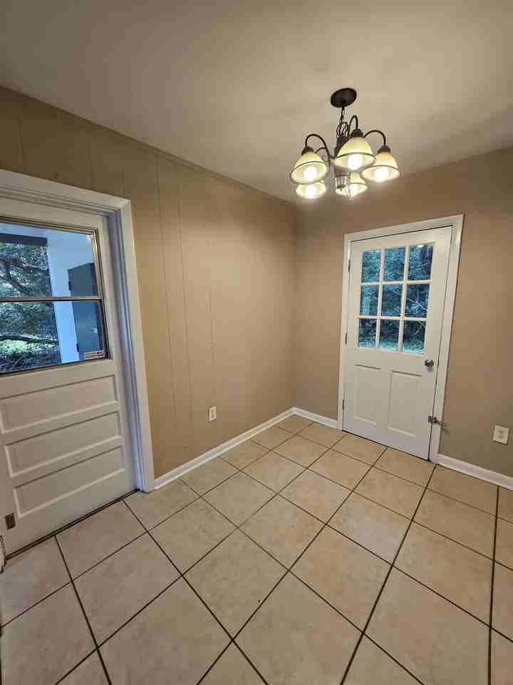 1613 Kelly St - Photo 5 of 19