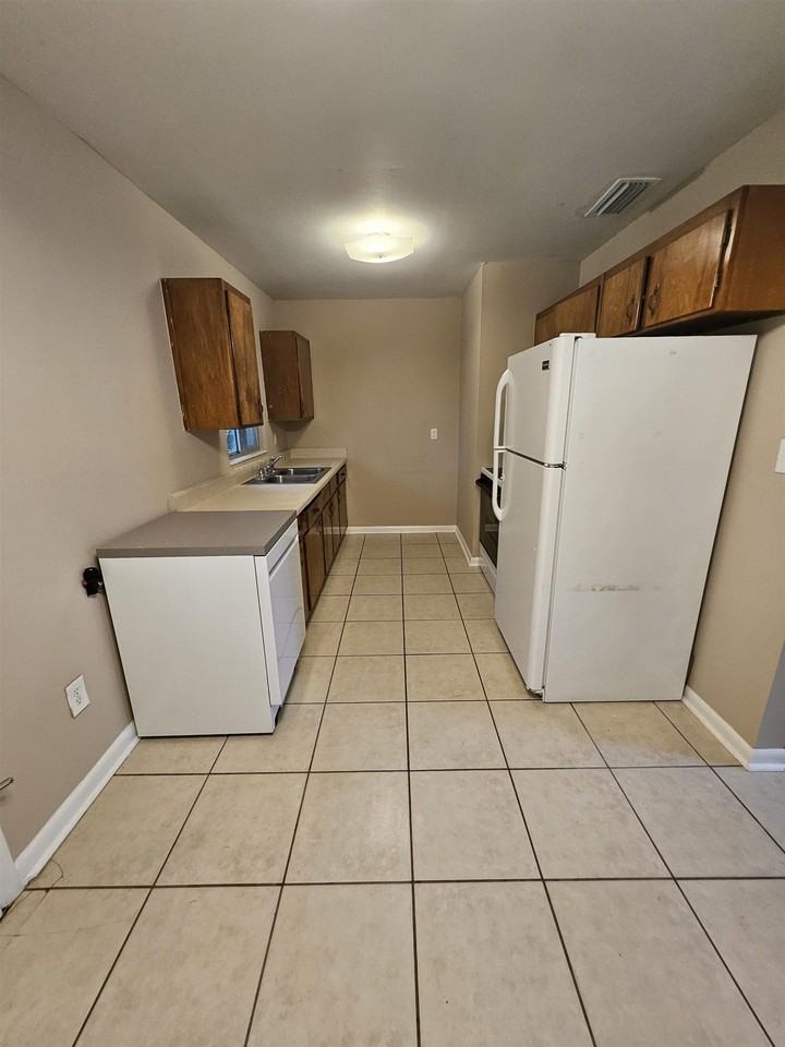 1613 Kelly St - Photo 6 of 19