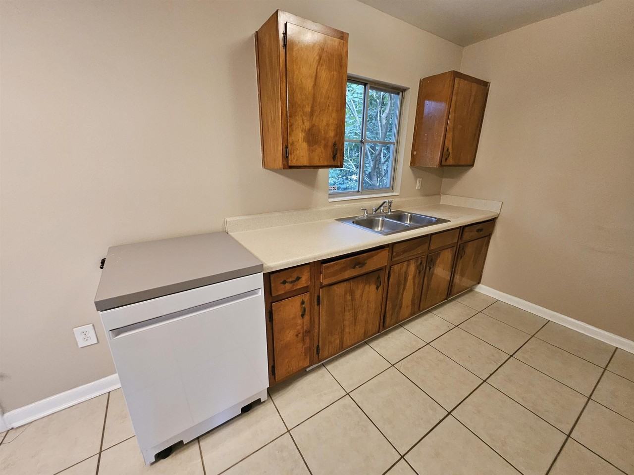 1613 Kelly St - Photo 7 of 19