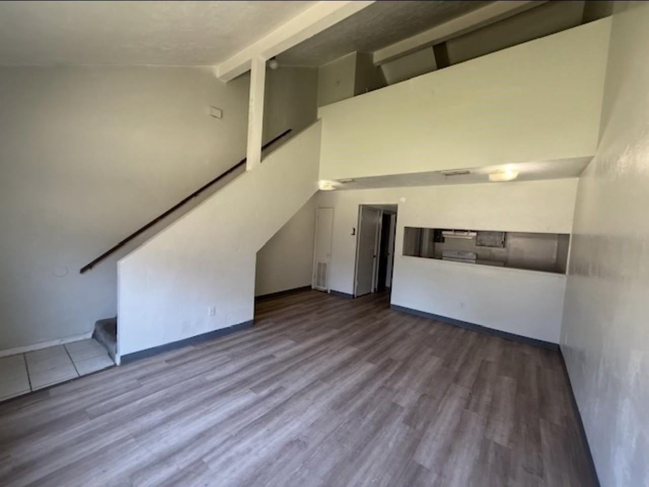 1830 Nekoma Ct - Photo 4 of 14