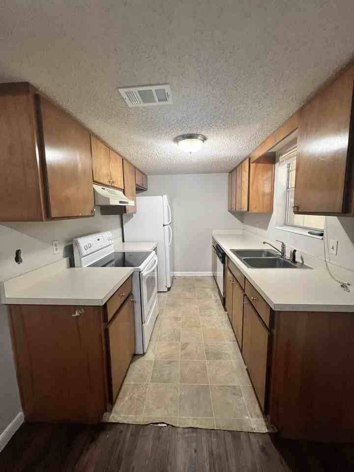 2406 Ramblewood Ct #B - Photo 6 of 13