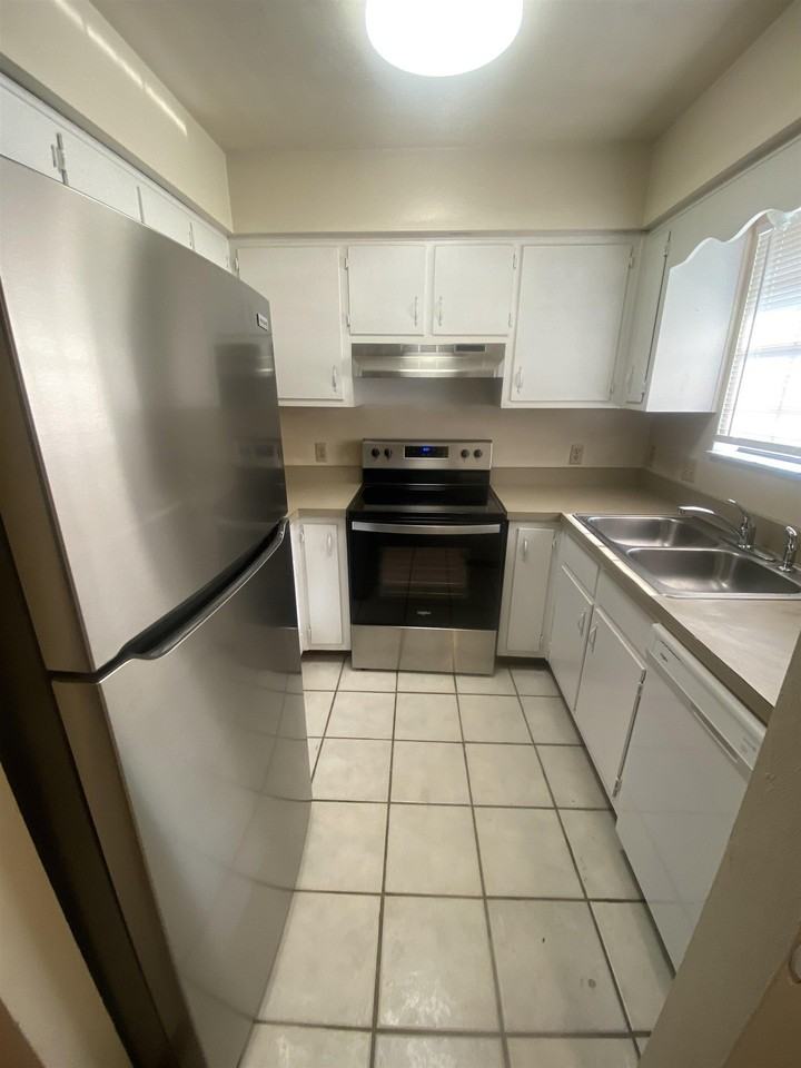 1102 Greentree Ct #F - Photo 4 of 19