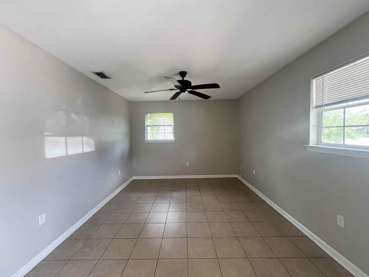 2633 Mission Rd - Photo 3 of 20