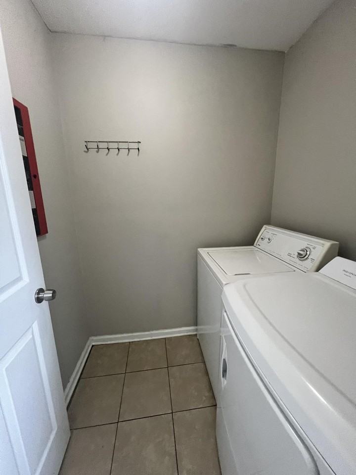 2633 Mission Rd - Photo 5 of 20