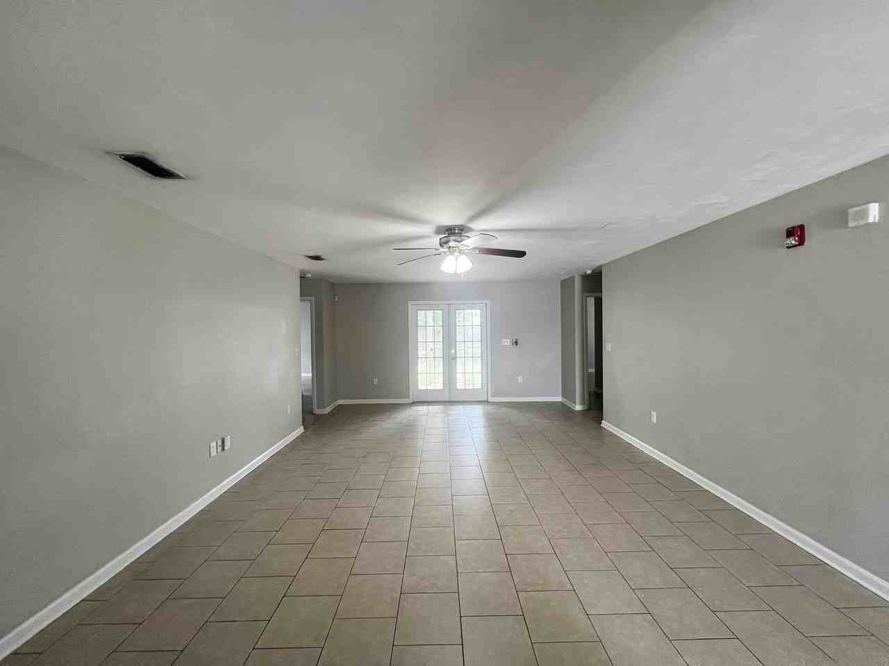 2633 Mission Rd - Photo 6 of 20