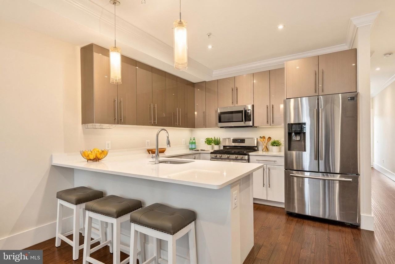 1711 D St Se #2 - Photo 5 of 28