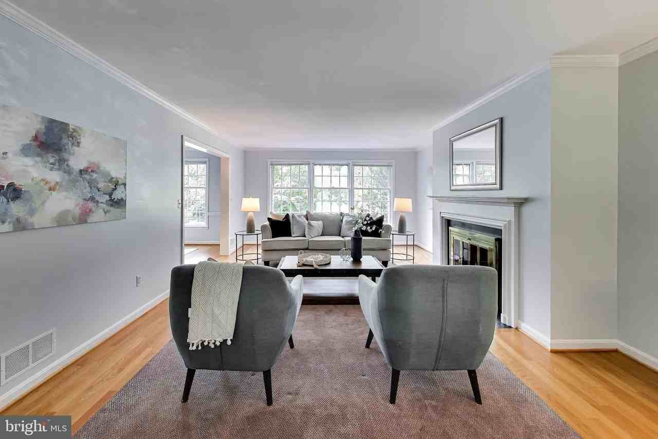 4736 Massachusetts Ave Nw - Photo 3 of 33