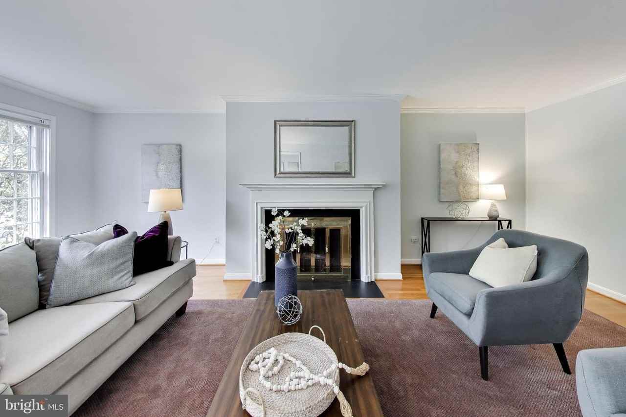 4736 Massachusetts Ave Nw - Photo 4 of 33