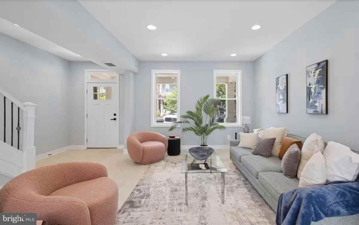 706 Longfellow St Nw - Photo 3 of 40