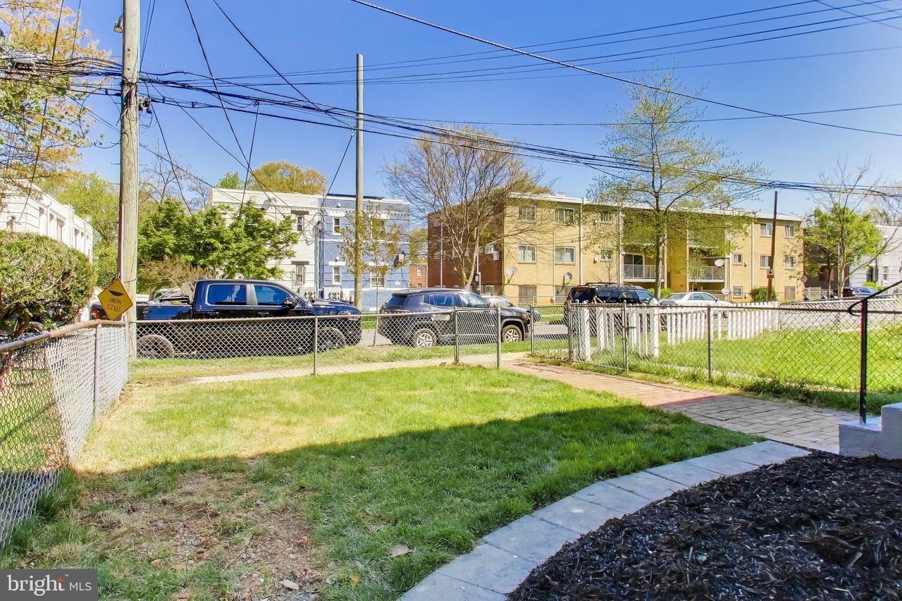 4609 Hillside Rd Se - Photo 3 of 33