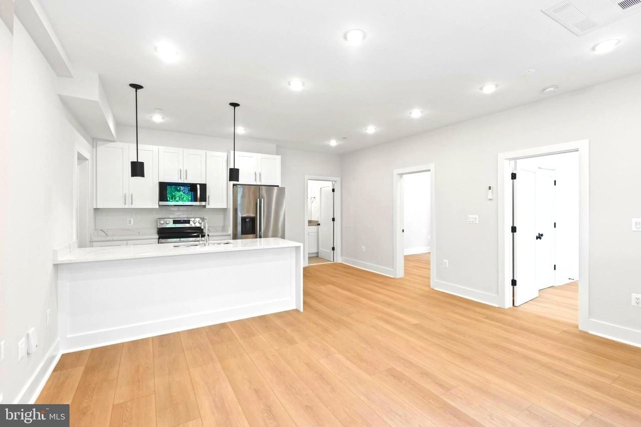 2236 40th St Nw #4 - Photo 4 of 38