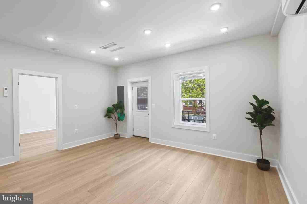 2236 40th St Nw #4 - Photo 6 of 38