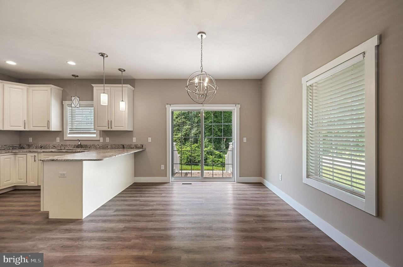 122 N West St #B - Photo 6 of 15