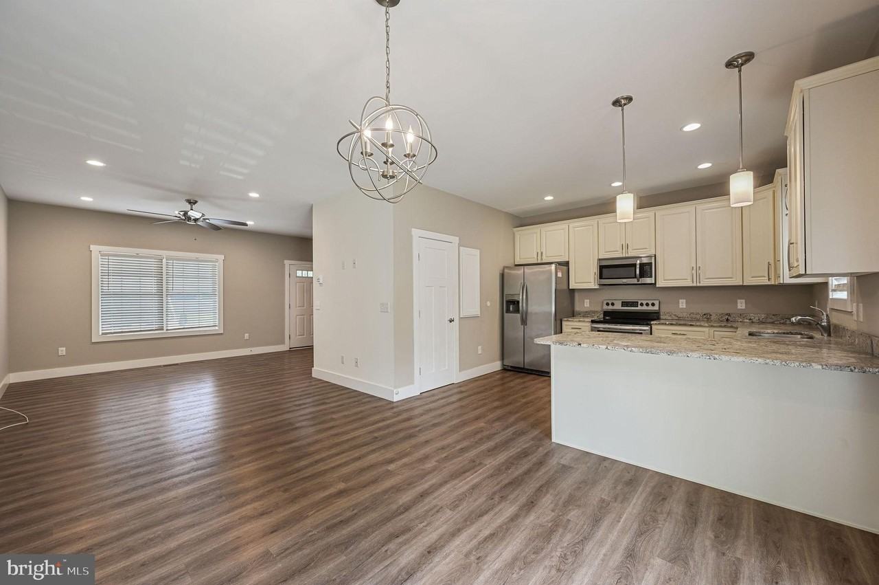 122 N West St #B - Photo 7 of 15