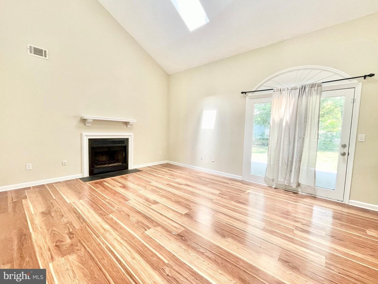 183 Stoney Dr - Photo 4 of 23