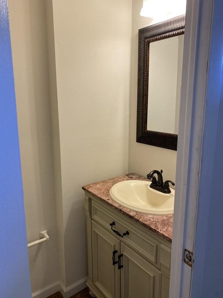 215 East Ct #215 - Photo 4 of 23